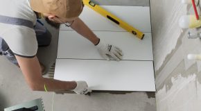 Carrelage bancal : l’assureur du professionnel remet d’aplomb